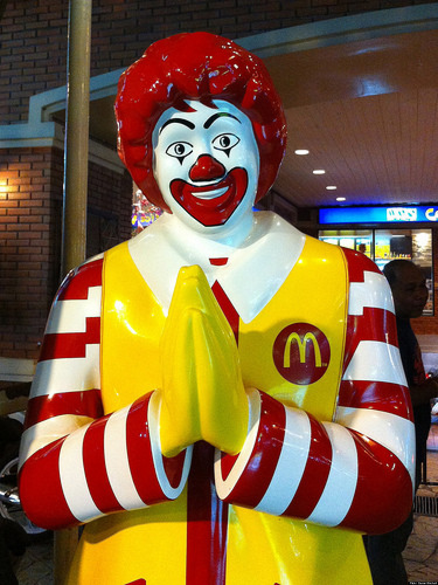 McDonald s Pushes Stores To Stay Open On Christmas HuffPost