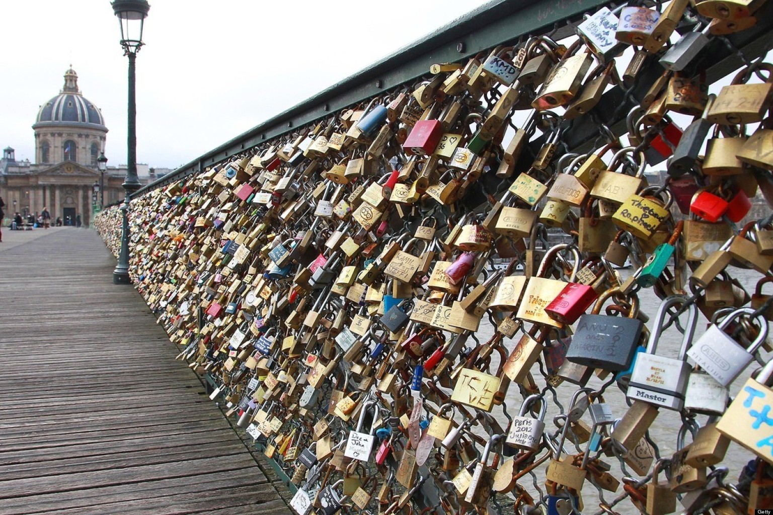 Pont Des Arts' Love Padlocks A Look At The Most Romantic Spot In Paris