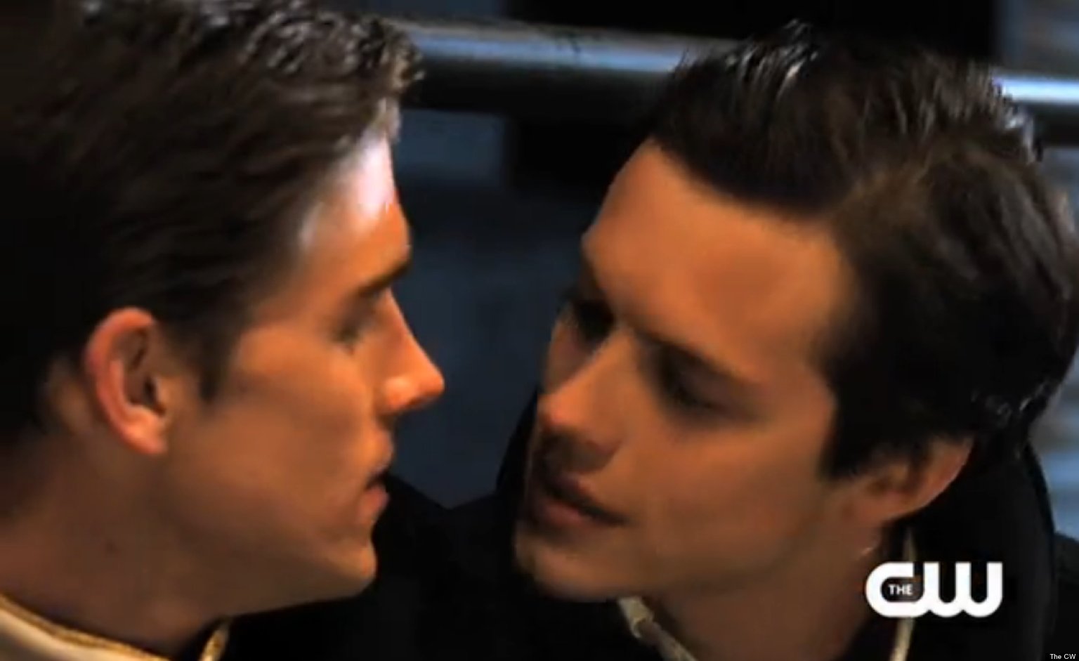 gay men kissing videos